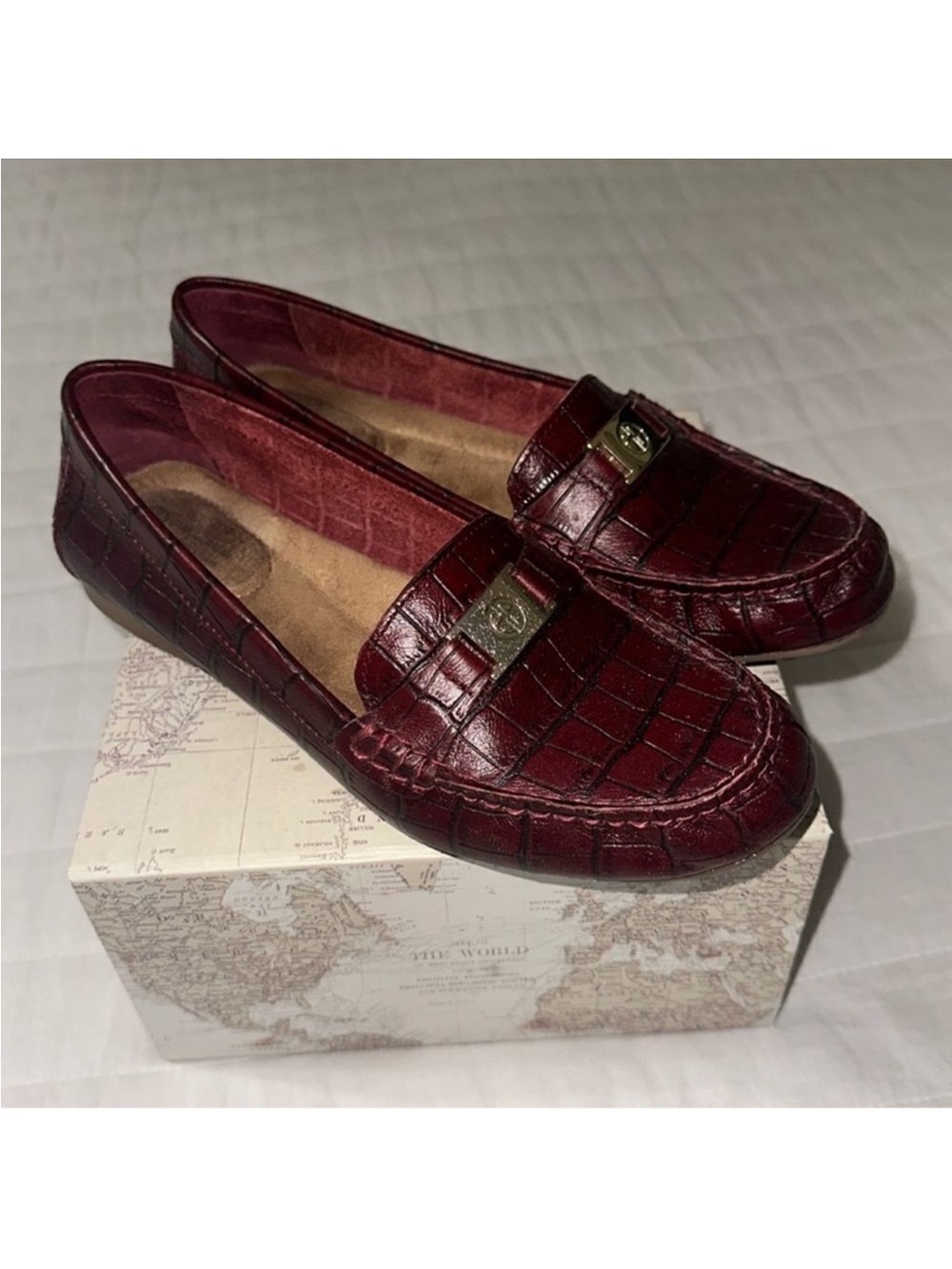 GB 6.5 B Dailyn Burgundy Croc Pebbled Print Genuine Leather Sewn Details Loafers